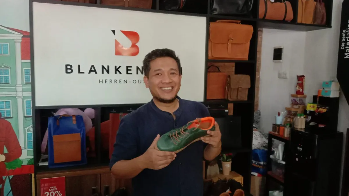 Dari yang awalnya hanya suka membeli sepatu kulit, Beny Ramdani Sofara dapatkan pemicu untuk berbisnis ketika studi di Belanda.