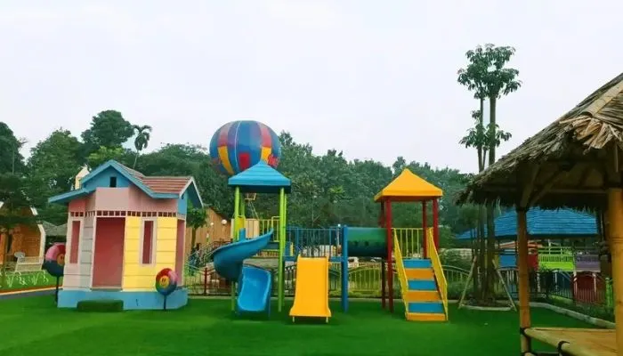 Dengan konsep alam terbuka, Taman Herbal Insani Depok merupakan perpaduan dari edukasi, rekreasi, dan juga hiburan.