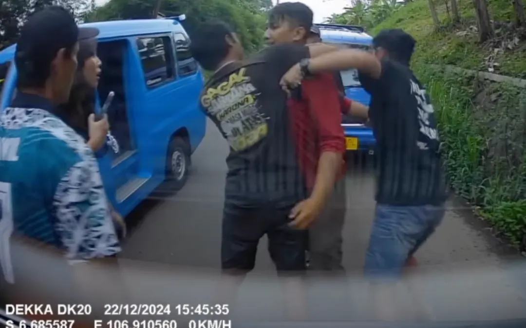 Viral Video Ibu Hamil Dikeroyok 'Pak Ogah'