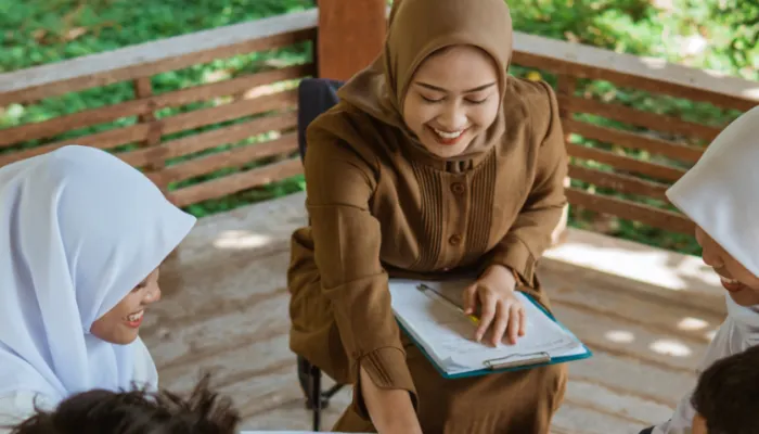 Banyak informasi terkait kesejahteraan guru tentang kenaikan gaji serta tunjangan tenga didik yang menimbulkan berbagai interpretasi.