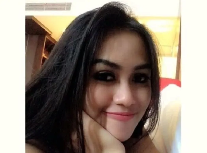 Diketahui Oshima Yukari merupakan Pramugari Maskapai BBN Airlines dan dia juga diketahui merupakan anak dari Edi Sunarsono.