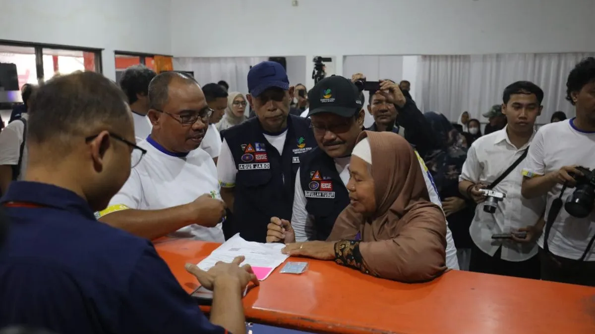 Ditengarai kurang tepat sasaran, program subsidi BBM yang selama ini diberikan dalam bentuk produk jadi atau minyak akan dialihkan menjadi BLT BBM.
