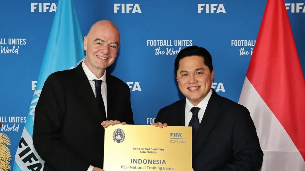 Ketua Umum PSSI, Erick Thohir bersama Presiden FIFA, Gianni Infantino.