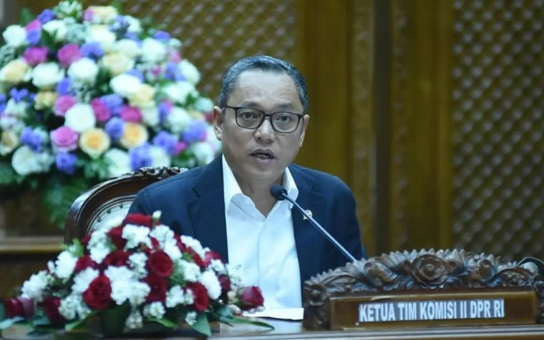 Anggota Komisi II DPR RI dari Fraksi PDI Perjuangan, Deddy Sitorus, memberikan tanggapan positif terhadap pernyataan Forum Purnawirawan TNI untuk melengserkan Gibran