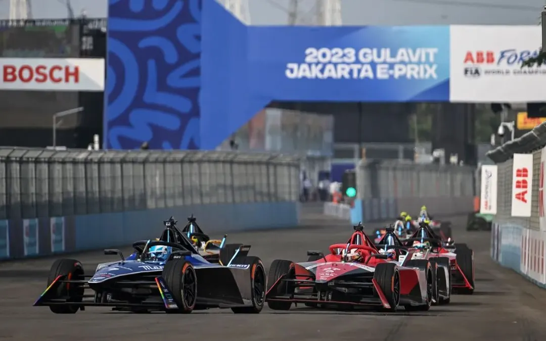 Berikut adalah daftar tim dan pembalap Formula E Jakarta 2025 yang akan berlaga pada musim ke-11 kejuaraan dunia mobil listrik ini: