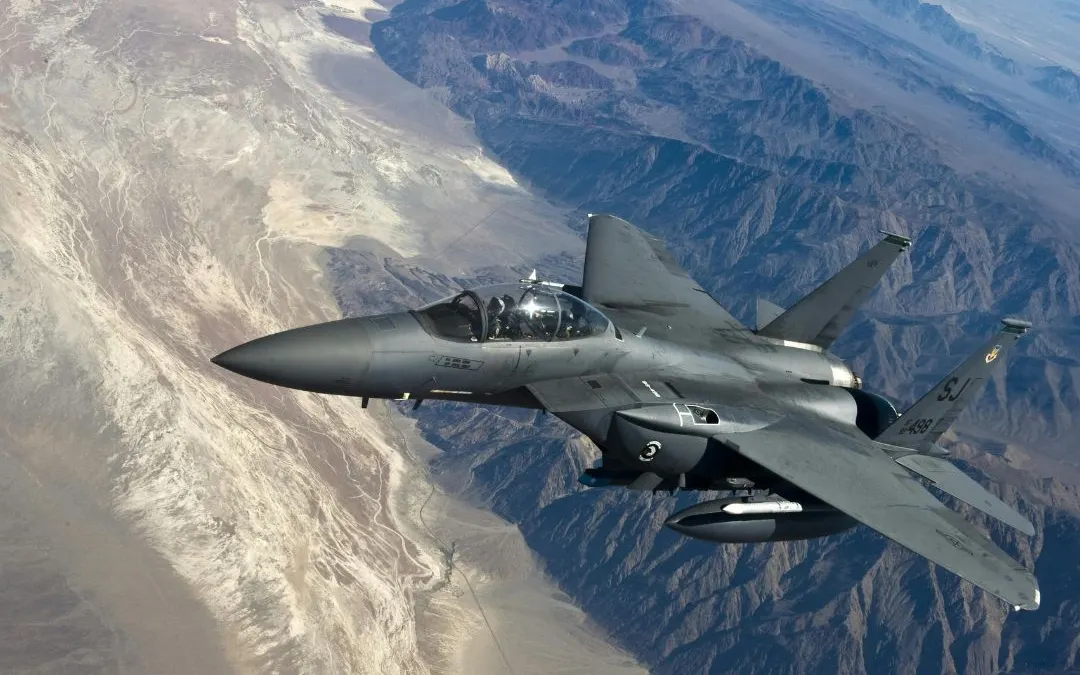  perbandingan kekuatan militer, Israel memiliki keunggulan teknologi tinggi dan efisiensi tempur, sementara Iran lebih dominan dalam jumlah personel dan penguasaan kawasan
