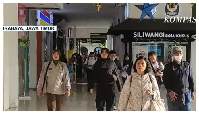 Pantauan Arus Mudik Lebaran 2025 di Stasiun Pasar Senen dan Stasiun Gubeng