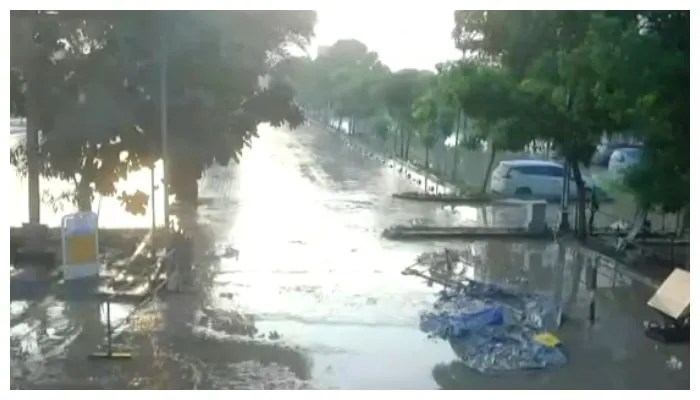 Banjir di Mega Bekasi Hypermall Mulai Surut