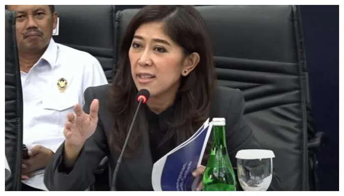 Menteri Komdigi Meutya Hafid saat konferensi pers terkait pemblokiran ratusan rekening bank yang terkait aktivitas judi online, pada Kamis, 21&nbsp;November&nbsp;2024.
