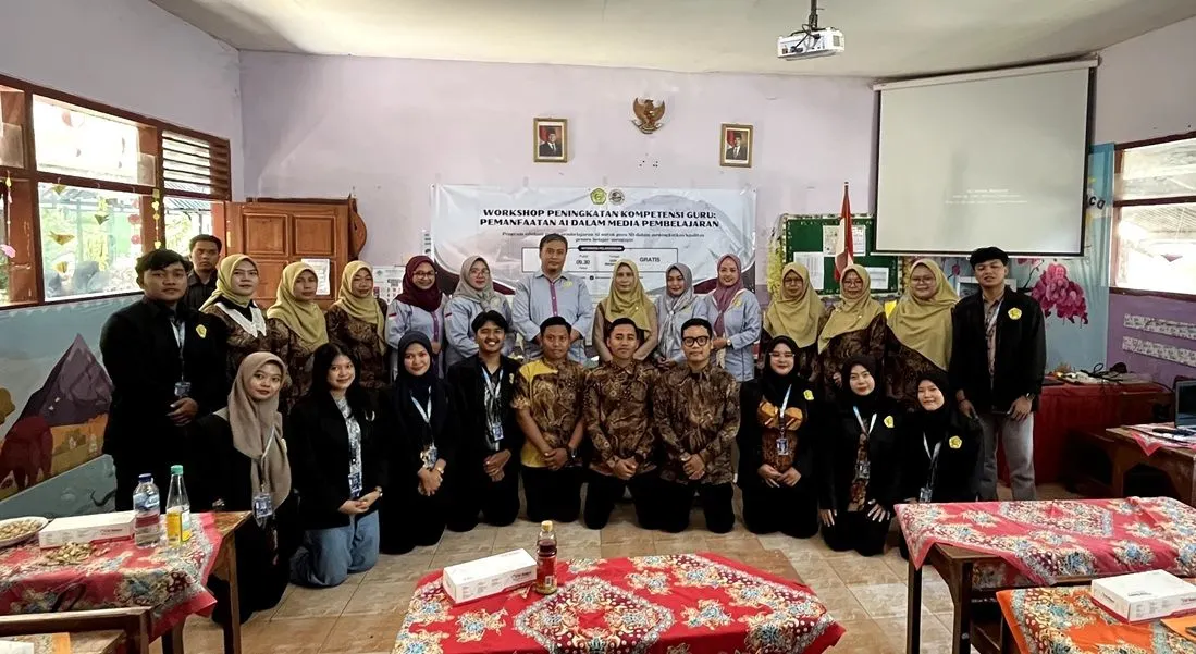Mahasiswa KKN Universitas Panca Marga Probolinggo Sukses Memberdayakan Guru SD dengan AI untuk Media Pembelajaran di Sumberasih
