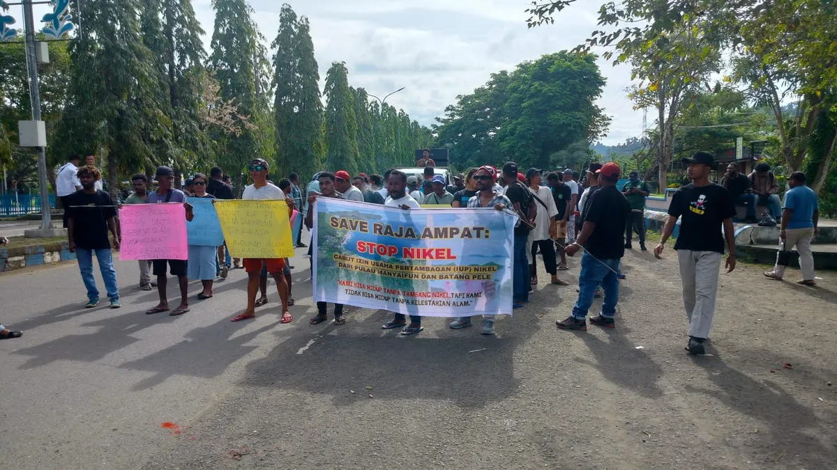 Gelombang aksi penolakan, menolak tambang nikel di Raja Ampat terus bergulir dengan intensitas yang semakin tinggi.