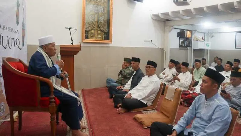 Tausiah dari KH. Ghozali Mushonif, tokoh MUI Kebayoran Baru dalam kegiatan tersebut