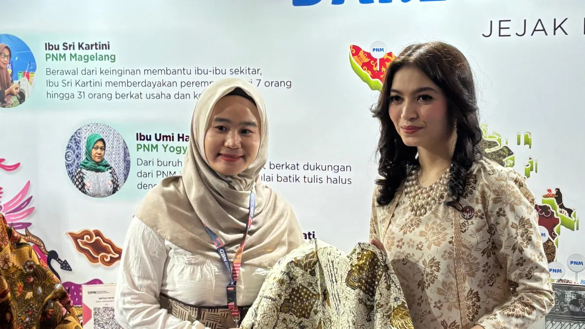 Istri Wapres Selvi Ananda borong batik merawit karya nasabah PNM asal Cirebon dalam Gelar Batik Nusantara 2025 di Jakarta.