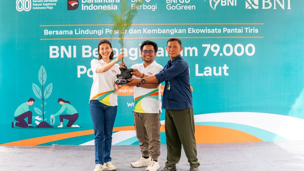 BNI rayakan HUT ke-79 dengan menanam 79.000 cemara laut di Pantai Tiris demi lindungi pesisir dan jaga lingkungan berkelanjutan.