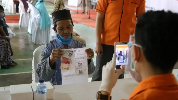 Simak informasi terkait bantuan sosial (bansos) BPNT tahap 1 2025 yang akhirnya cair di kartu KKS terbitan Bank BRI.
