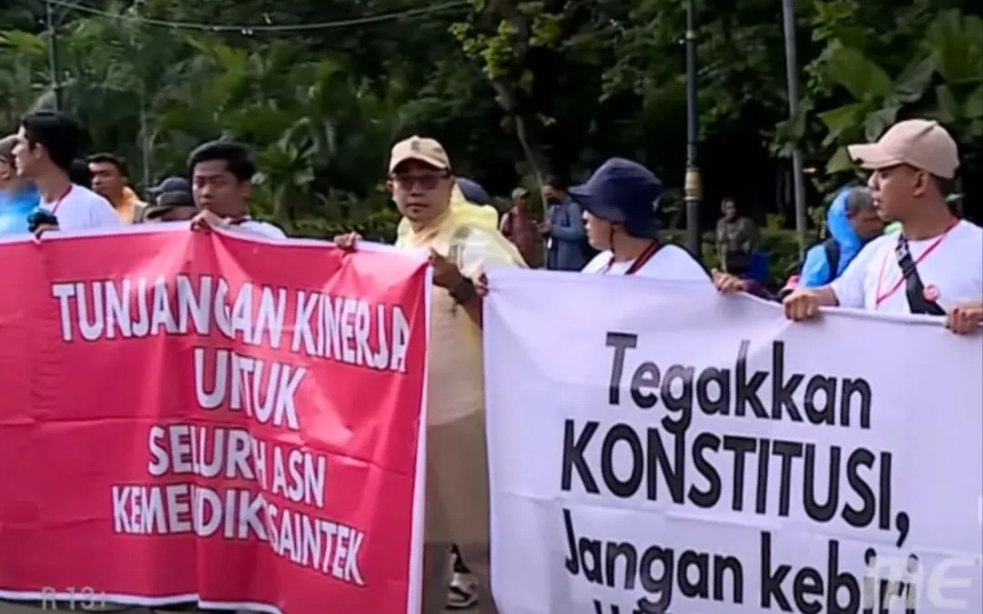 Illustrasi. Pemerintah memang telah mengumumkan kenaikan tunjangan guru bersertifikasi, namun di sisi lain sedang gencar aksi demonstrasi dosen ASN Papua