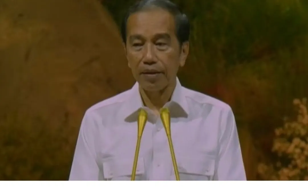 Presiden ke-7 RI Joko Widodo (Jokowi) menghadiri puncak acara HUT ke-17 Partai Gerindra di SICC, Sentul, Jawa Barat, dan memberikan sambutan