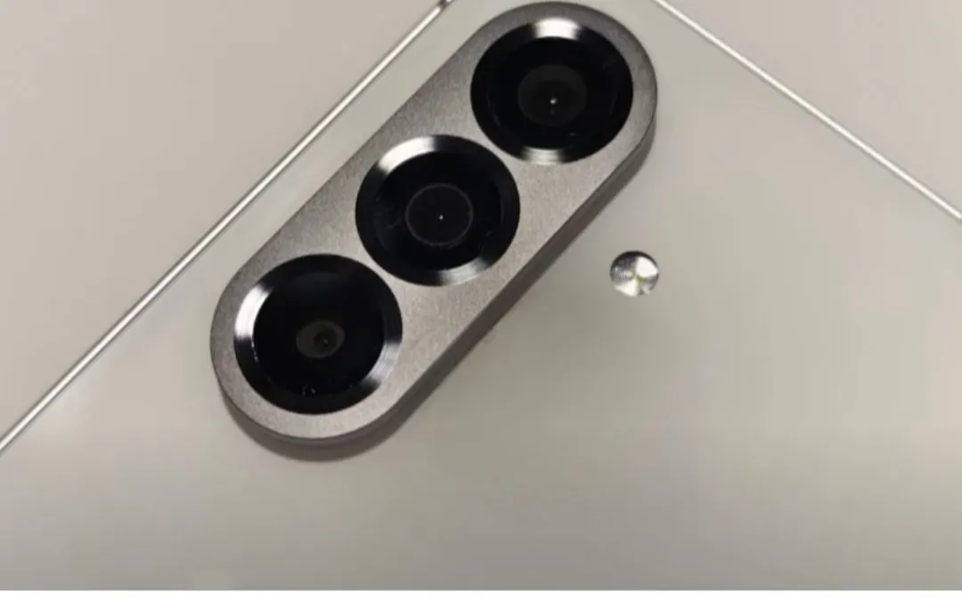 Berikut adalah detail bocoran Samsung Galaxy A56 5G mengenai spesifikasi, fitur dan juga perkiraan harga yang akan segera diluncurkan pada Bulan Maret 2025 mendatang.