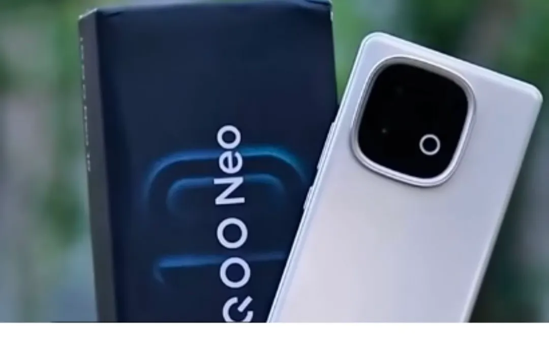 Perbandingan Poco F7 dan iQOO Neo 10. (Youtube/@DUNIA-TECNO)