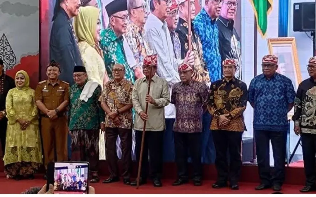 Majelis Musyawarah Sunda (MMS) genap satu tahun berdiri sebagai ruang silaturahmi, rembuk gagasan, dan katalis sinergi bagi masyarakat Jawa Barat, Banten, Daerah Khusus Jakarta, Sunda Perantauan, dan Sunda Diaspora dalam membangun peradaban Sunda yang berkontribusi nyata dalam kehidupan berbangsa da