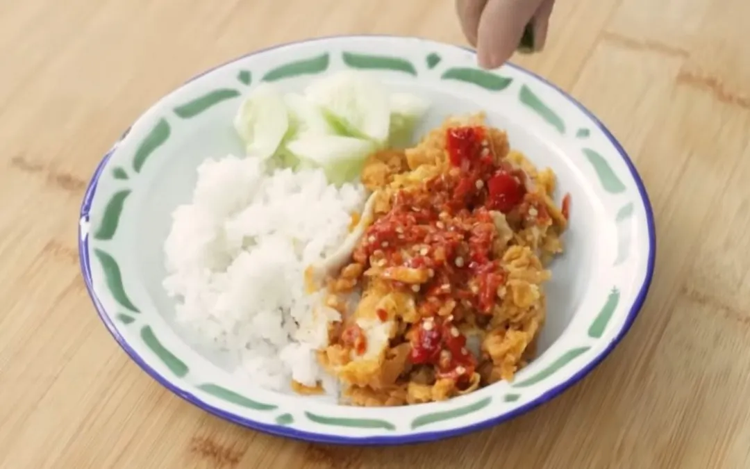 Ayam geprek untuk buka puasa.
