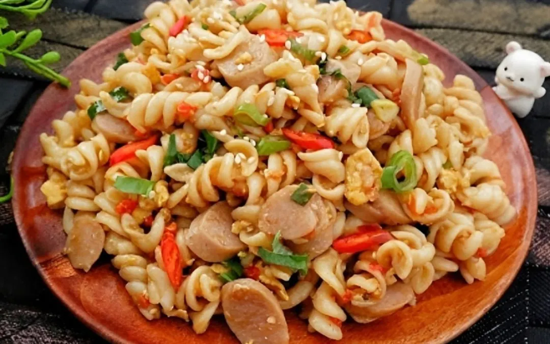 Tumis makaroni sosis.