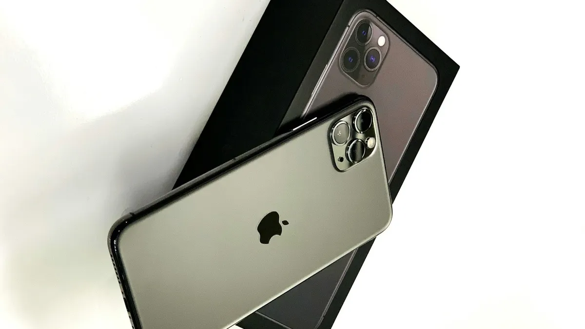 Ilustrasi. Dengan menyesuaikan 15 pengaturan ini, kamu bisa bikin iPhone lebih hemat baterai, nggak gampang penuh, dan tentu aja lebih aman. 