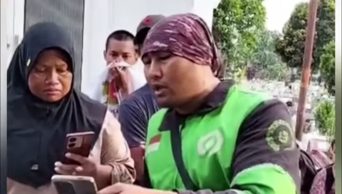 Warganet di sejumlah platform media sosial kini tengah digemparkan dengan kabar temuan mayat bayi yang dibawa oleh seorang mitra ojol.