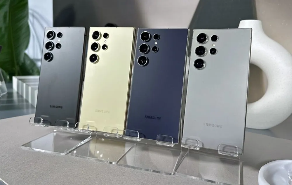Di tahun 2025, Samsung Galaxy S25 Ultra hadir dengan penekanan utama pada perubahan desain yang signifikan dibandingkan pendahulunya.
