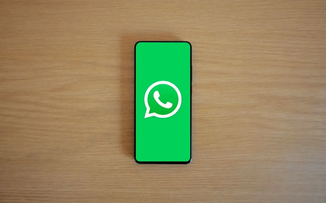 Baru-baru ini pengguna WhatsApp dikagetkan dengan fitur baru Meta AI yang tiba-tiba muncul pada aplikasinya.