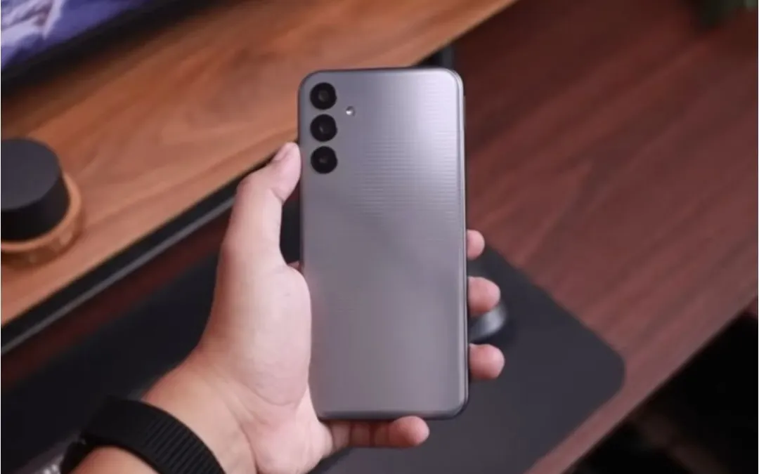 Buat yang sedang mencari smartphone baru di bulan Maret 2025, simak rekomendasi HP terbaik dari berbagai rentang harga berikut.
