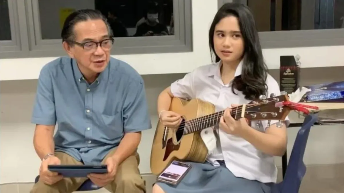 Artis Tissa Biani menyampaikan kesedihan mendalam atas meninggal dunianya aktor senior, Ray Sahetapy.