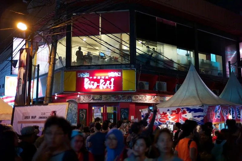 Blok M Jakarta | Jakarta sebagai kota yang tak pernah tidur menawarkan beragam pilihan kuliner yang menggiurkan, terutama saat malam hari.