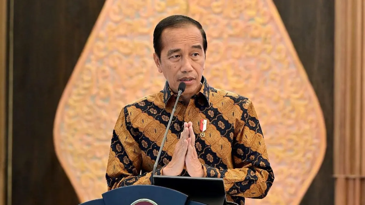 Usai Jokowi Diperiksa, Roy Surya Salfok dengan Map Hitam Ijazah Mantan Presiden ke-7 RI: Kok Tipis..