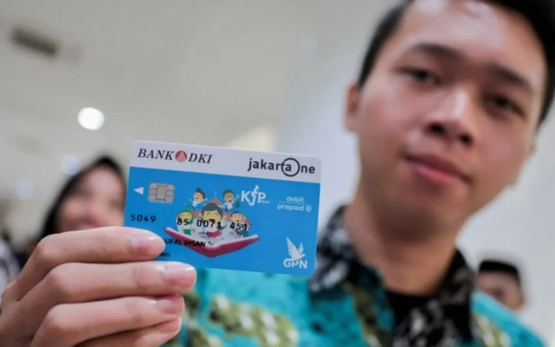 Gubernur DKI Jakarta, Pramono Anung menargetkan supaya pencairan dana KJP Plus bisa dicairkan sebelum lebaran 2025.
