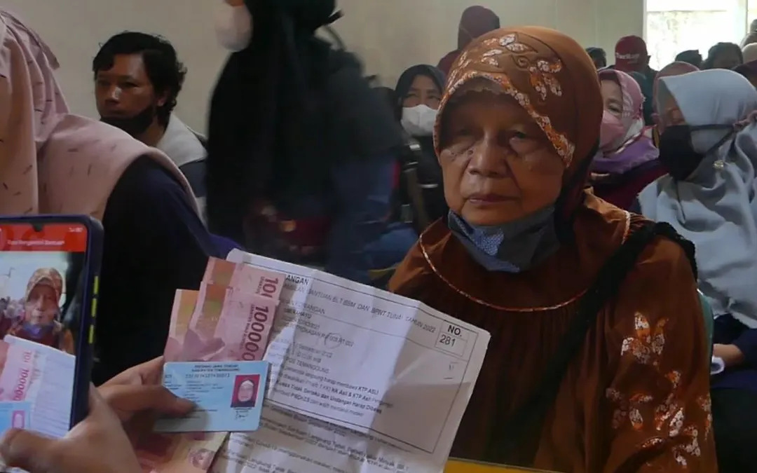 Illustrasi. Pemerintah terus mempercepat proses penyaluran berbagai program bantuan sosial (bansos) PIP, BNPT hingga BLT Dana Desa kepada masyarakat.