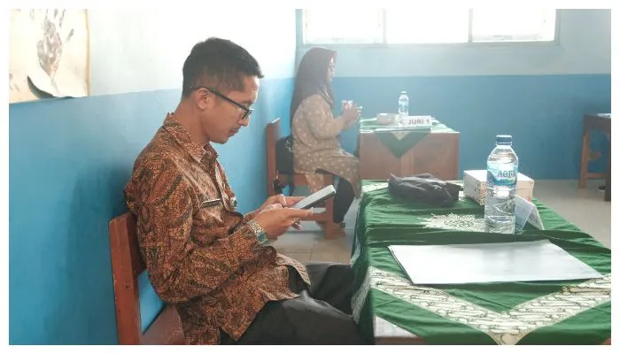 Banyak kabar yang beredar di media sosial bahwa ada pengumuman kenaikan gaji Guru yang akan dilaksanakan 25 November 2024.