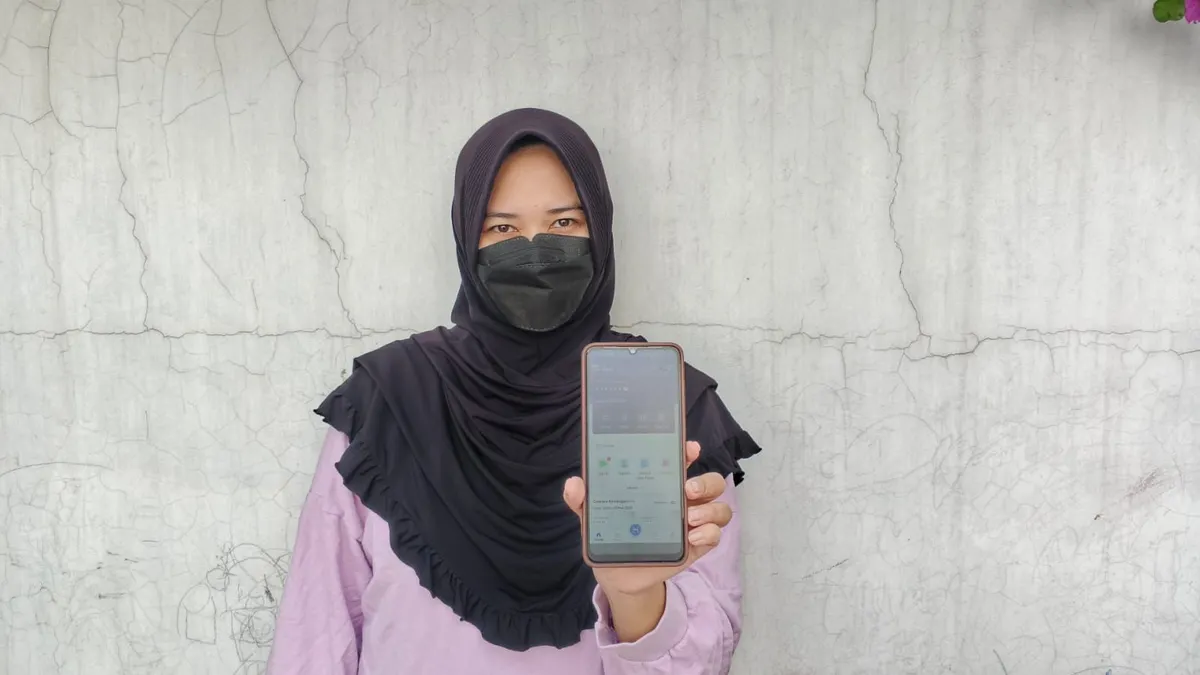 Amalia, ibu muda asal Bandung, lebih suka berbelanja dengan QRIS. Keunggulan QRIS ini adalah diterima oleh berbagai e-wallet dengan batas maksimal pembayaran Rp2.000.000 per transaksi.