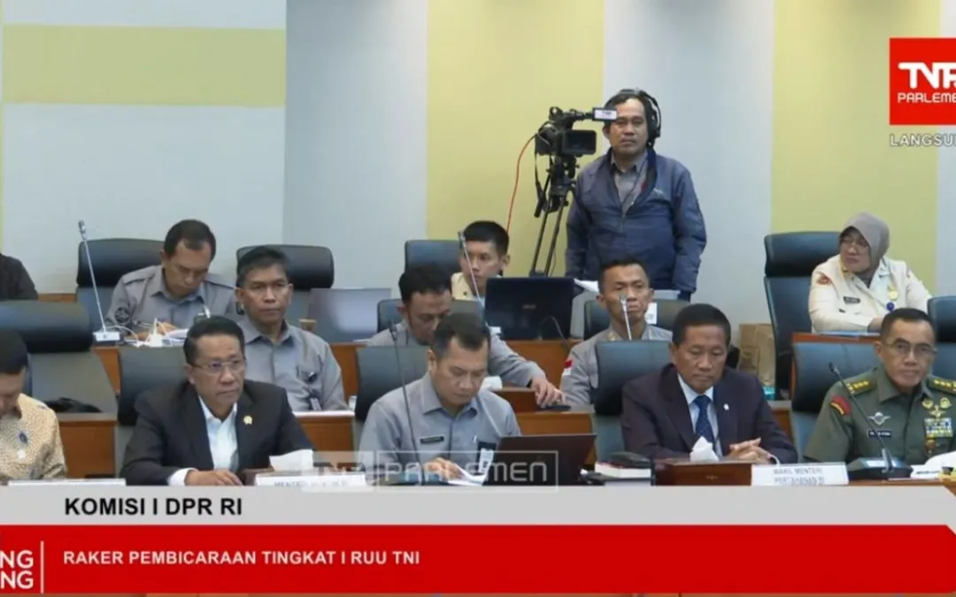 Pemerintah bersama DPR RI tengah membahas revisi Undang-Undang Nomor 34 Tahun 2004 tentang Tentara Nasional Indonesia (RUU TNI).