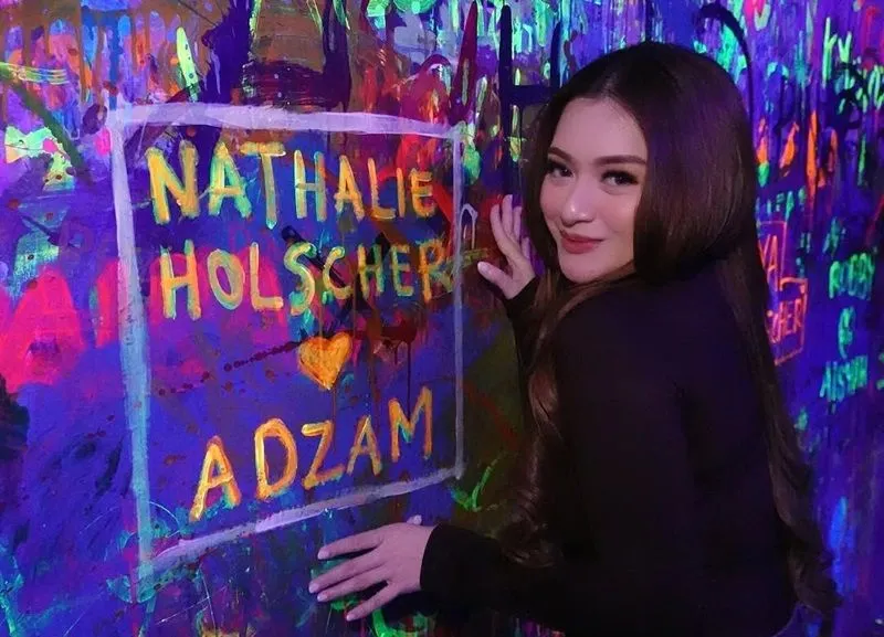 Kontroversi makin memanas menyusul video viral DJ Nathalie Holscher yang tampil di sebuah klub malam dan menerima saweran ratusan juta.