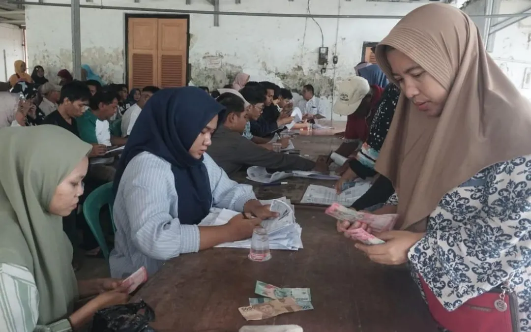 Illustrasi. Kabar baik datang bagi masyarakat penerima bantuan sosial. (bansos) sebesar Rp400.000 telah mulai dicairkan secara merata melalui bank penyalur, termasuk Bank Mandiri.