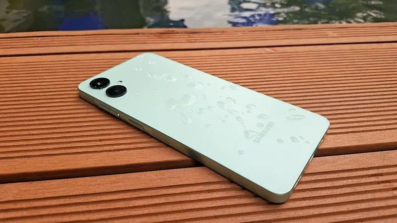 Lemot Lowbat Fix ganti ke Samsung Galaxy A06 5G yang hadir sebagai pilihan tepat dengan peningkatan performa yang signifikan.