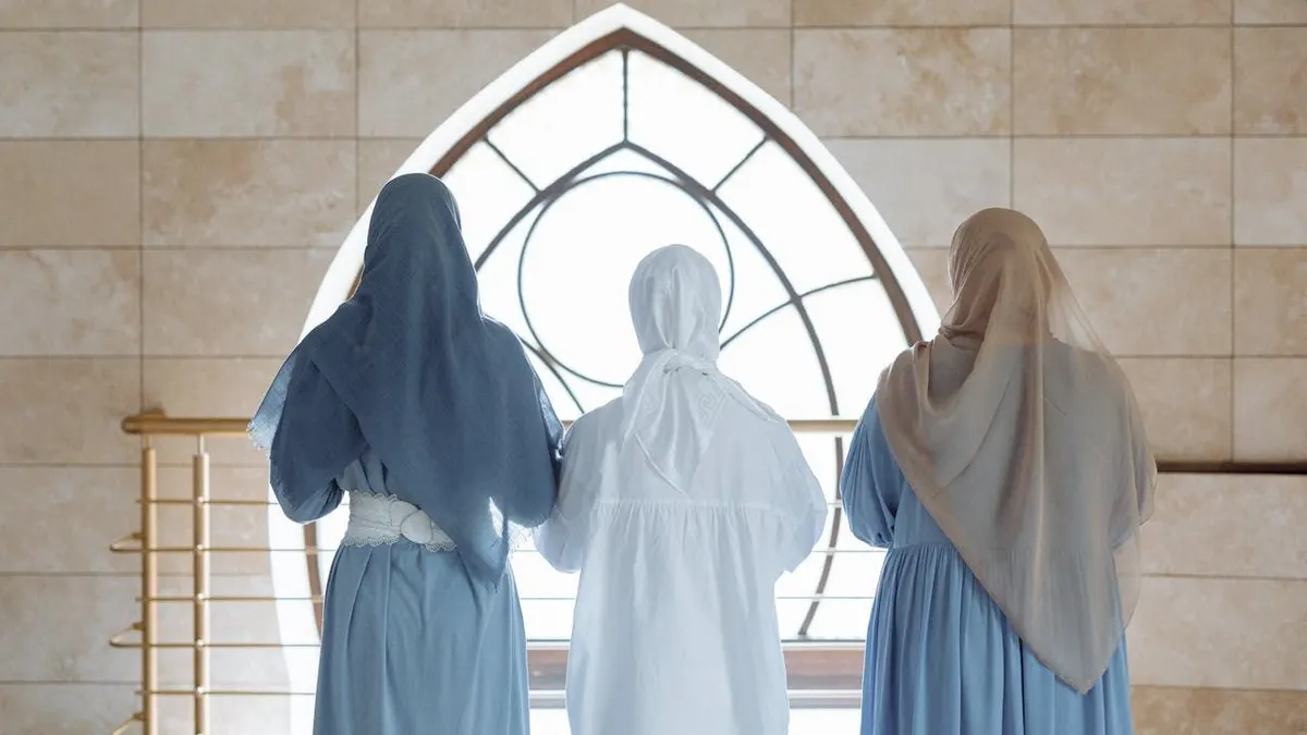 Memilih baju gamis yang tepat dan cocok bagi Kamu yang berbadan gemuk dapat membuat lebih percaya diri saat dikenakan.