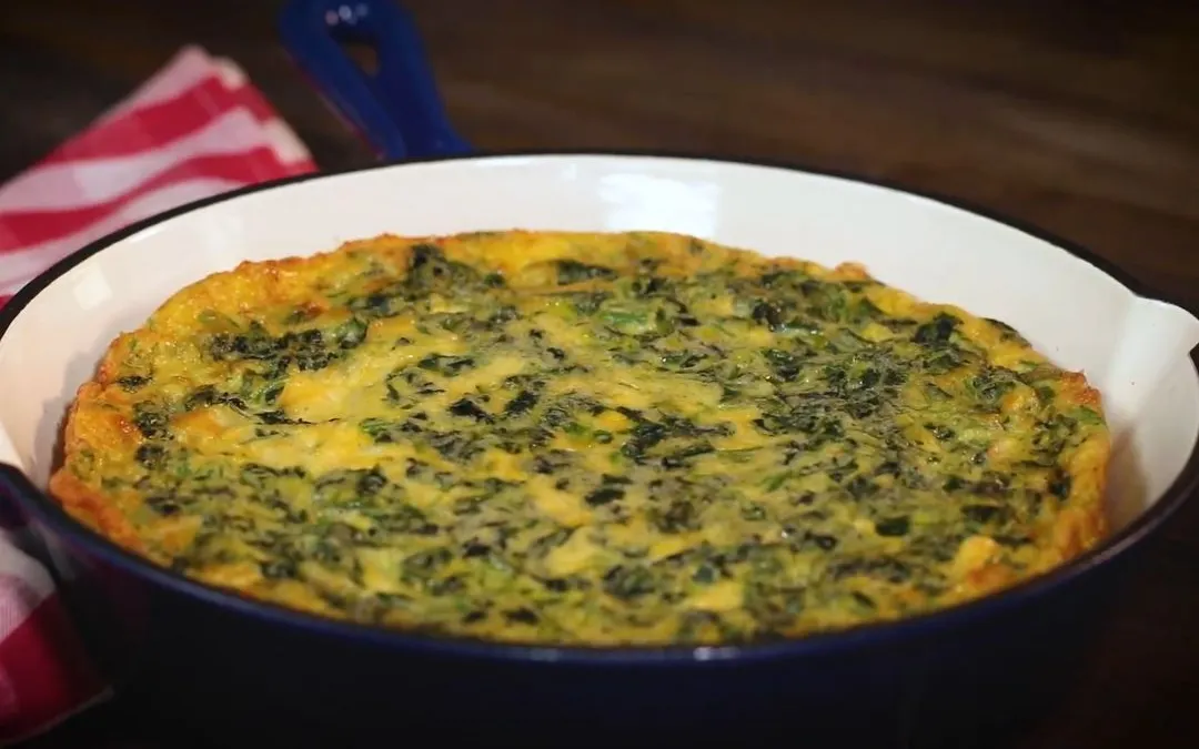 Salah satu rekomendasi menu sahur sederhana yang bisa dicoba adalah omelet bayam.