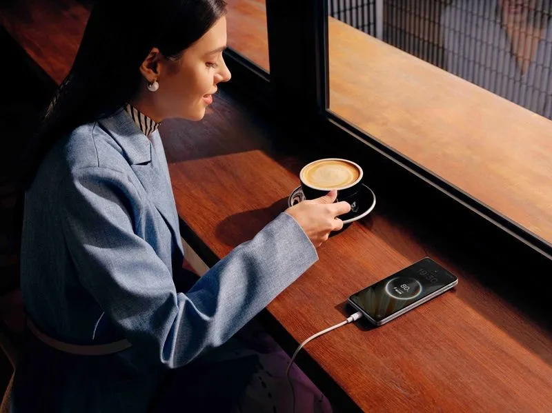 OPPO Find N5, smartphone lipat yang menawarkan baterai setipis kartu ATM namun berkapasitas baterai jumbo.