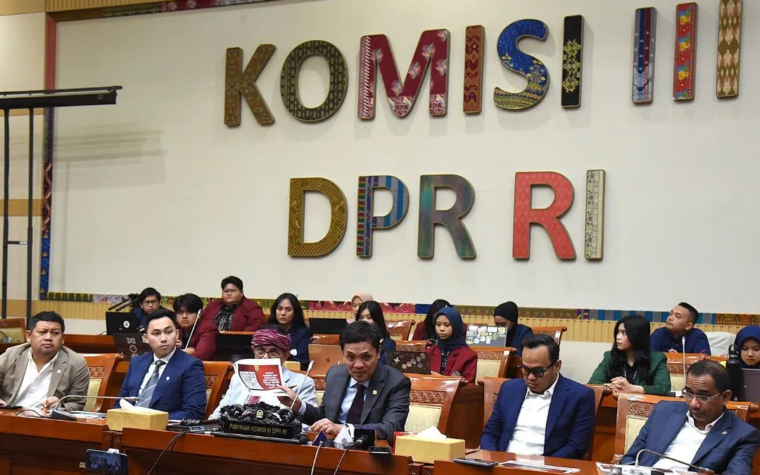 Pasal kontroversial dalam RUU TNI yang menjadi sorotan publik karena khawatir kebangkitan dwifungsi ABRI.