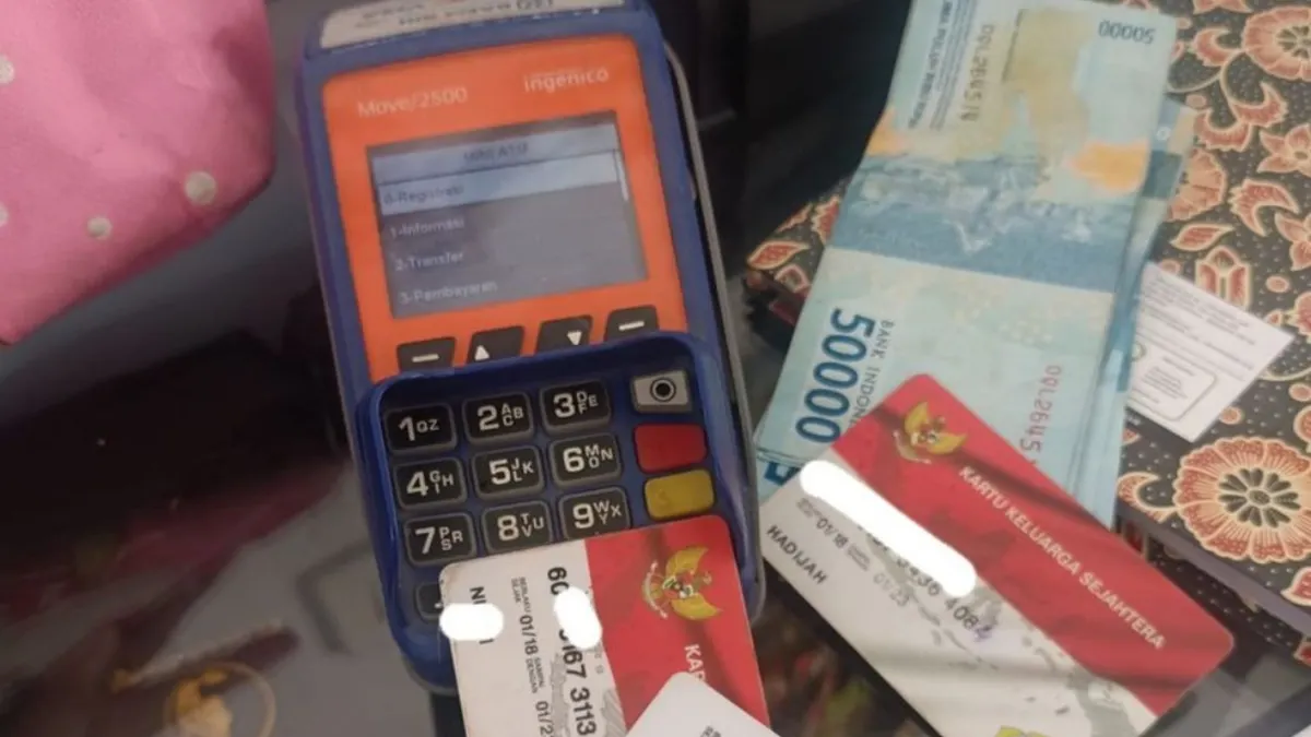 Ilustrasi. Cek bansos tanpa perlu bolak-balik ATM