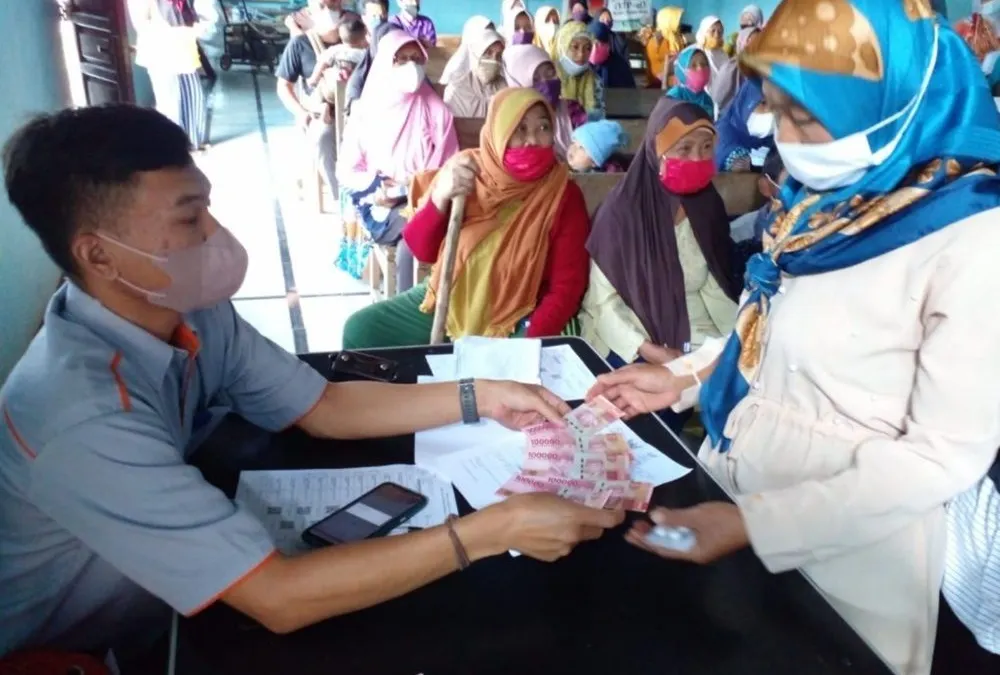 Total sejak Juli 2024 kemarin KPM belum menerima bansos baik KPM dari Program Keluarga Harapan (PKH) maupun Bantuan Pangan Non Tunai (BPNT).