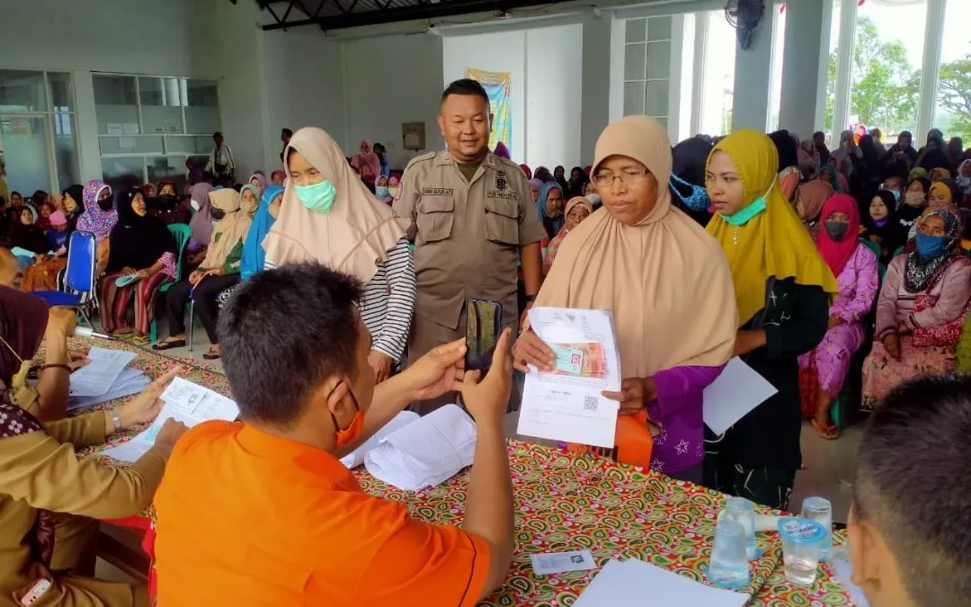 Pemerintah Indonesia telah menyiapkan lima program bantuan sosial yang akan dicairkan pada bulan April tahun 2025.