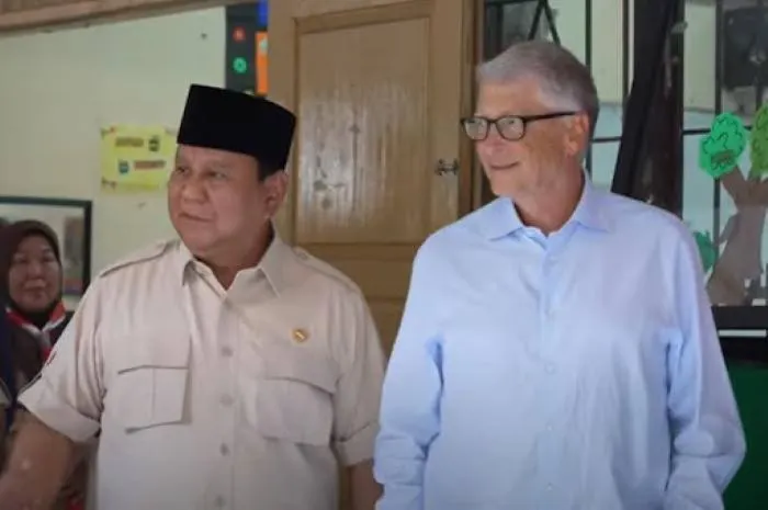 Bill Gates baru-baru ini viral karena meninjau langsung pelaksanaan program Makan Bergizi Gratis (MBG) bersama Presiden Indonesia, Prabowo Subianto, di SDN Jati 03, Pulogadung, Jakarta Timur pada 7 Mei 2025.